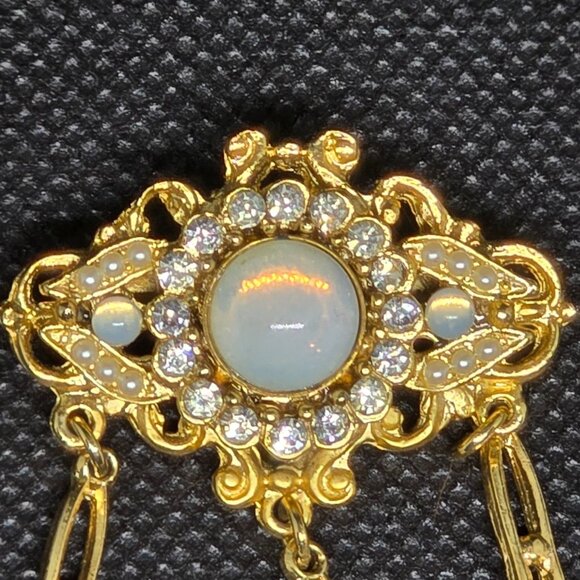 Vintage Gold-Tone Brooch With Opal Center Rhinestones & Faux Pearl Dangling Deta - Picture 2 of 4